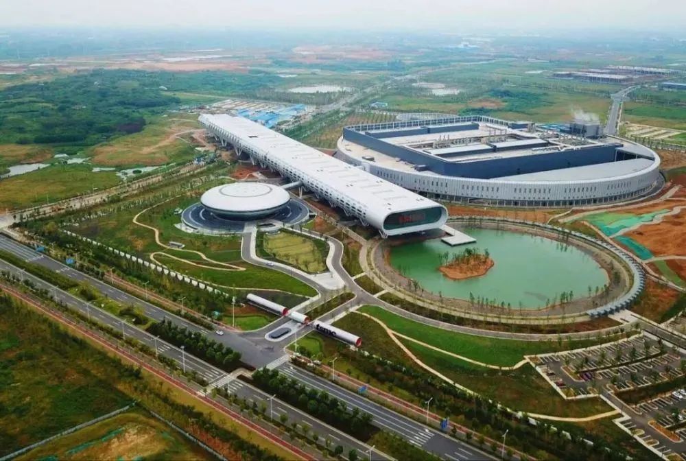 中国第一个“芯片”大学，为啥诞生在南京？