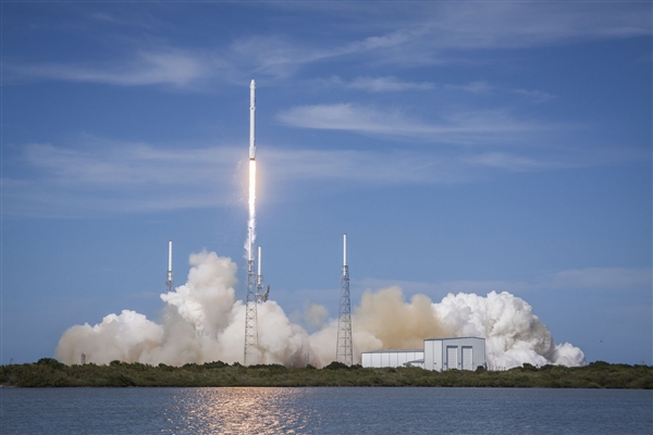 SpaceX星链卫星上网开启预订：下载速度可达150兆