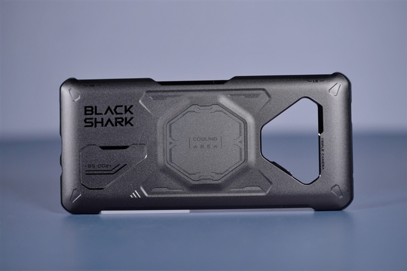 自带“固态”速度直逼3Gbps！黑鲨4 Pro评测：磁动力升降肩键游戏超神