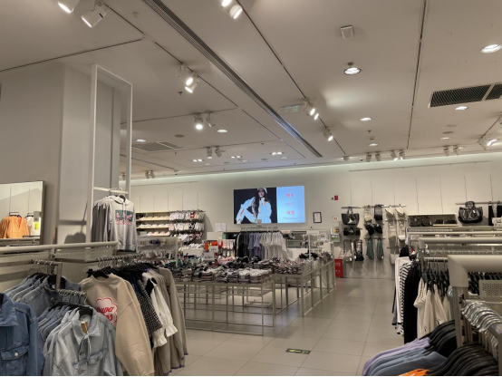 实地探访丨郑州、西安H&M店现状，风波之下变化几何？