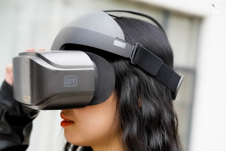 爱奇艺奇遇 2S VR 一体机体验：这可能是最便宜的 200 寸「巨幕影院」