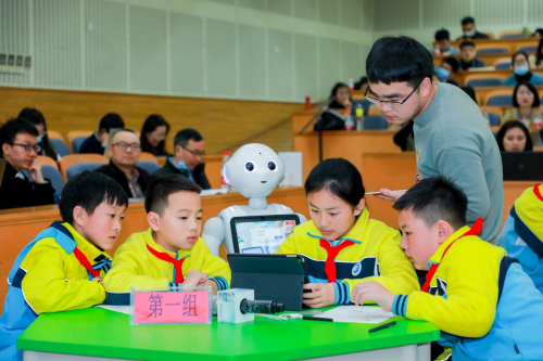 软银集团携手浙江 探索“AI+教育”校企合作成果丰硕