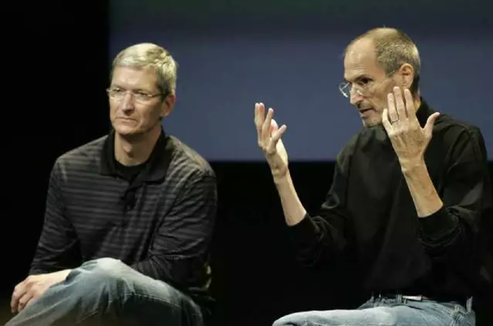 苹果的下一任 CEO，可能就在这两人之间产生