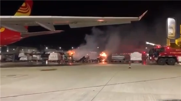 一满载国产手机的货运飞机失火：疑因锂电池导致