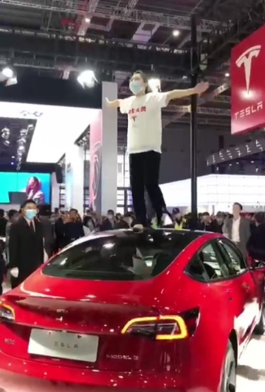 比亚迪获上海车展“最佳新能源汽车制造商”大奖 网友：竟然不是特斯拉