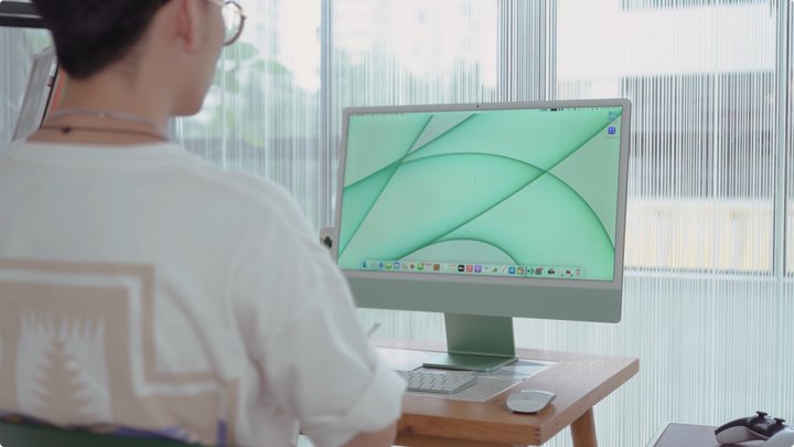 新 iMac 体验丨乔布斯：换色。库克：收到。