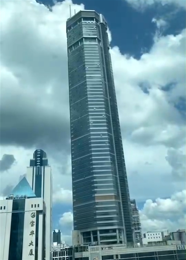 深圳300多米高楼晃动 上万人紧急撤离 具体原因是什么？