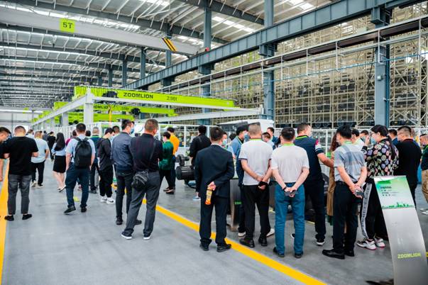 最强塔机智能工厂全面运营 中联重科引领“绿色智造”新风向