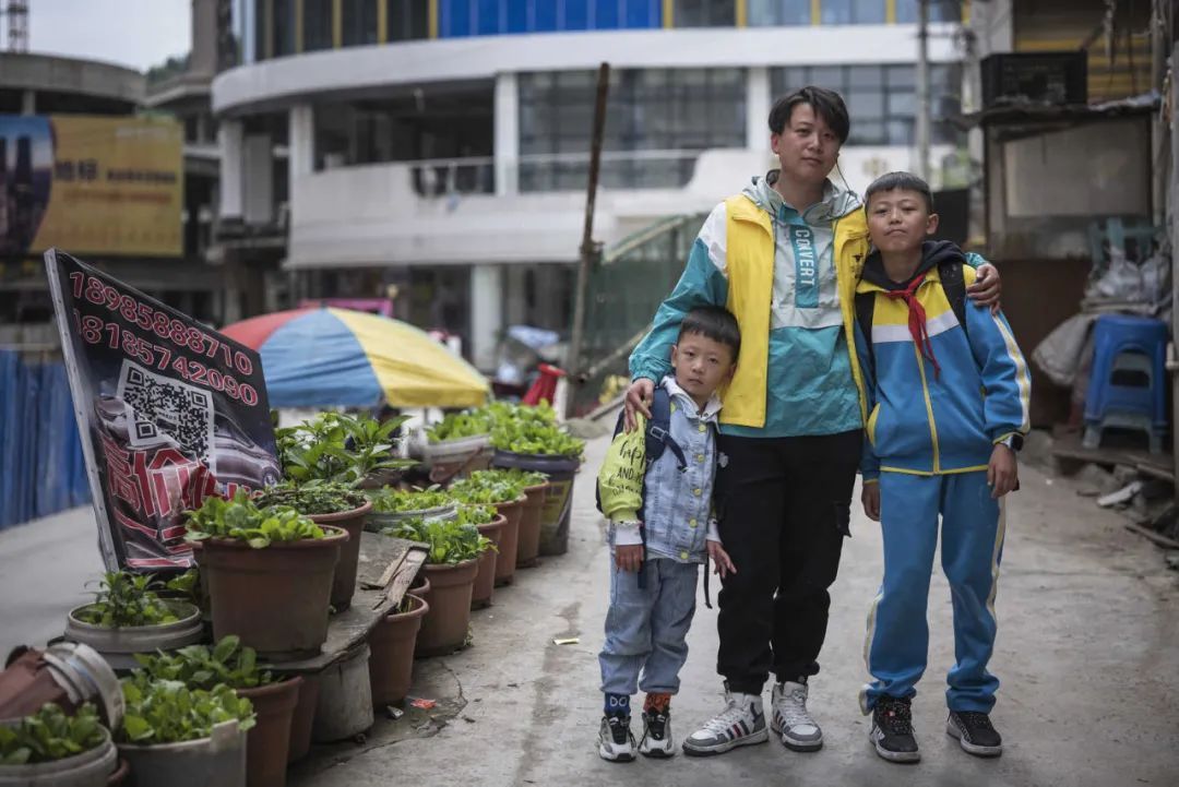 在小县城里，当17位母亲决定去送外卖