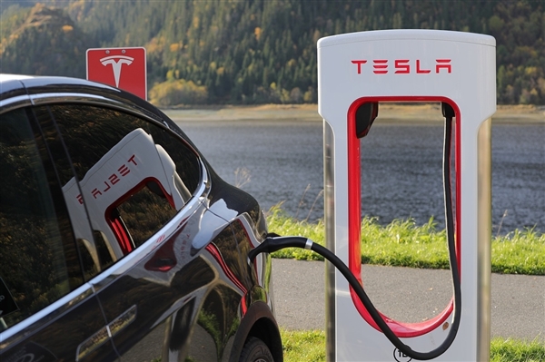 特斯拉欧洲：2022年9月前将向其它品牌电动车开放充电桩