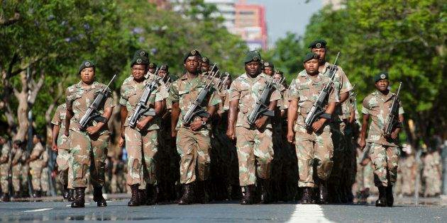 南非暴力抗议已致72死：骚乱还会进一步升级？