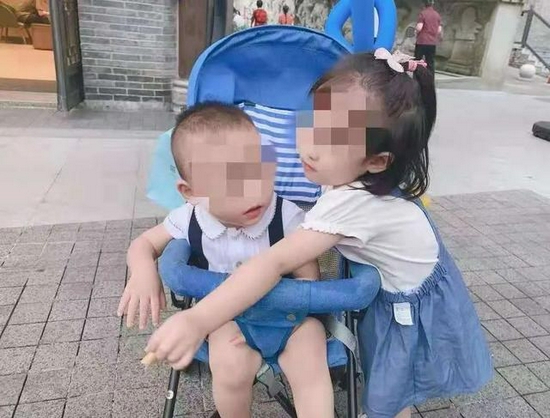 重庆两幼童同时坠亡，生父涉嫌故意杀人被捕！刚刚生母痛哭发声
