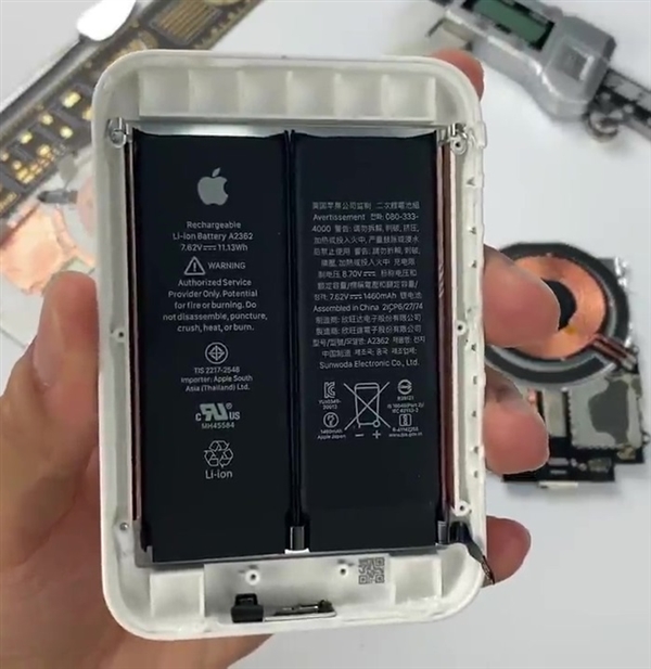 苹果MagSafe背夹式移动电源拆解：双电芯设计、没有螺丝