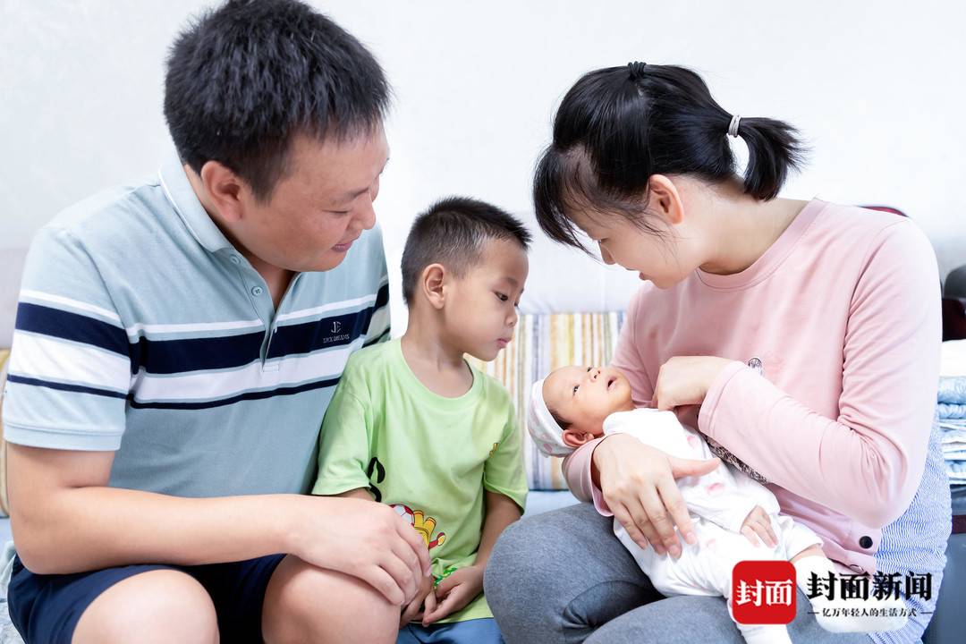 每月领500元 四川攀枝花首个“二孩”家庭成功申请到育儿补贴金
