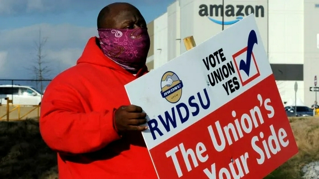 美国劳工委员会官员建议重新进行亚马逊工会化投票