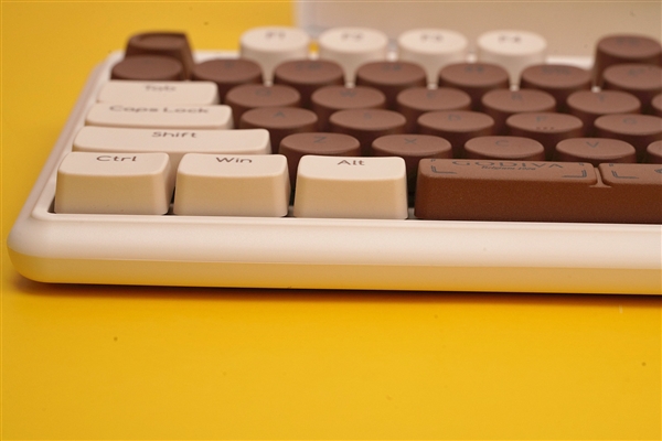 ikbc歌帝梵机械键盘图赏：键帽如同巧克力 相当诱人