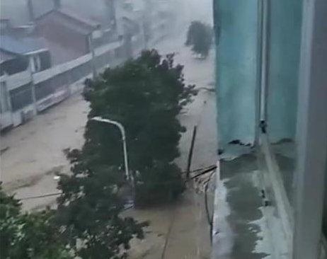 泪目！洪水袭来 妻子遇难前发诀别短信 柳林镇已4人遇难