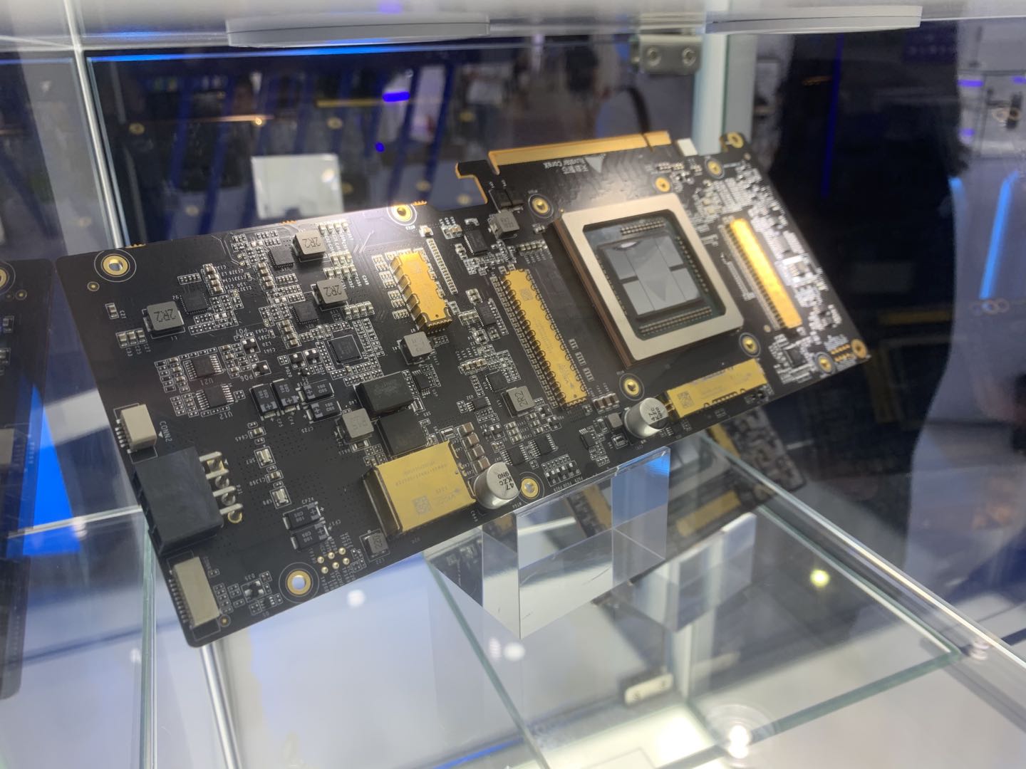 壁仞科技首款7nm芯片尚未流片，为何又获前AMD全球副总裁加盟？