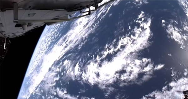 画面绝美！核心舱外全景相机多点位实拍：蔚蓝地球缓缓转动