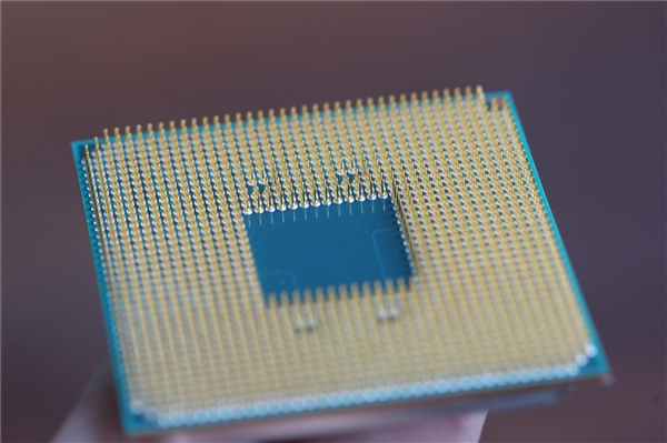 AMD Zen4散热器首次曝光：暴力400W