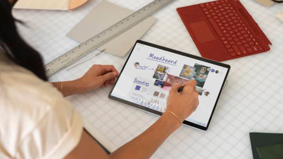 微软秋季发布会：Surface Pro 8配备雷电4接口 旗舰Laptop Studio支持三种形态