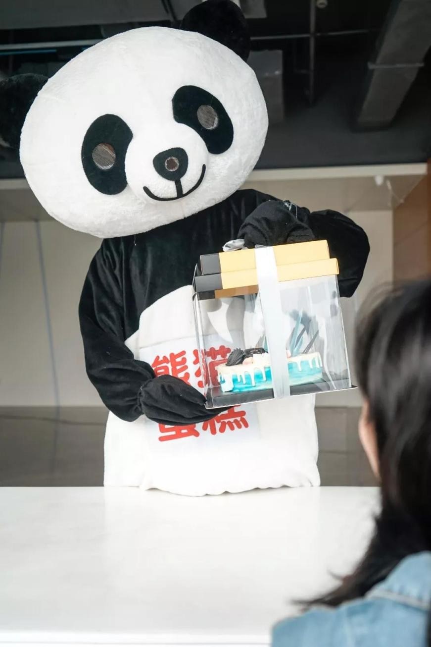 “社死”生日现场服务，能让“熊猫不走”走到上市吗？