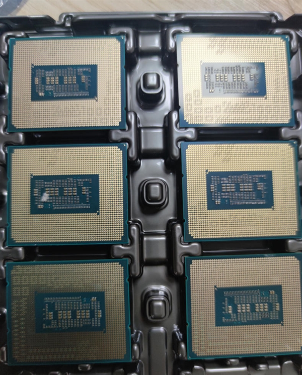 Intel 12代i9-12900K真身近照：16核心冲上4.5GHz