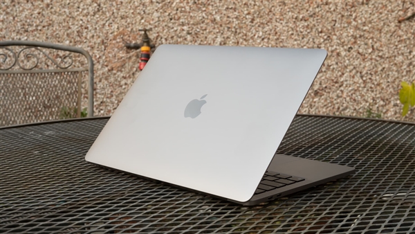 强迫症福音！新款MacBook Pro“刘海”全屏模式可隐藏