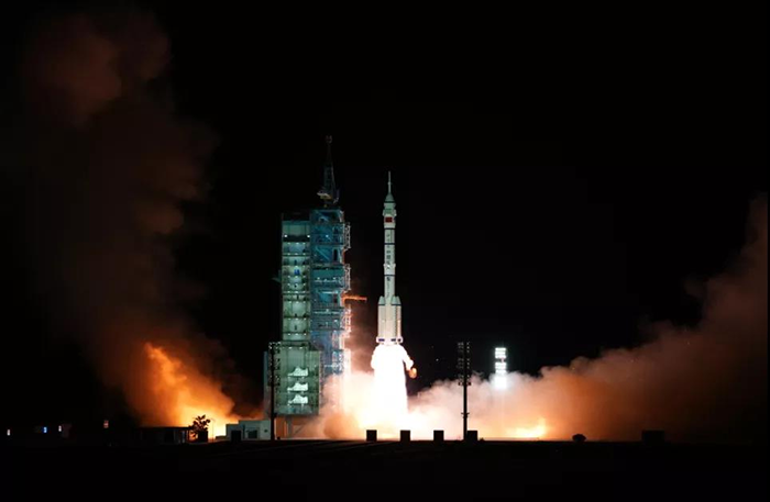 “神舟”伴月惊艳出征，“梦之蓝M6+”助力中国航天再探苍穹！