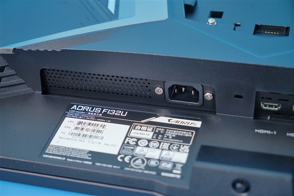 技嘉AORUS FI32U图赏：4K/144Hz HDR屏 HDMI2.1接口