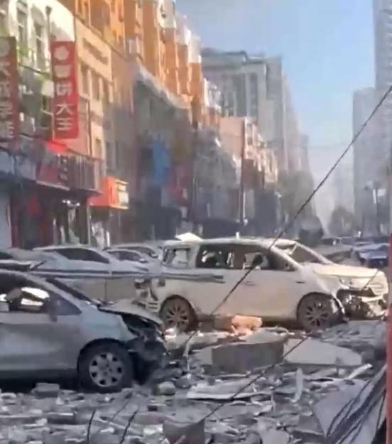 烟雾滚滚！沈阳饭店爆炸瞬间视频曝光：多处建筑、车辆受损
