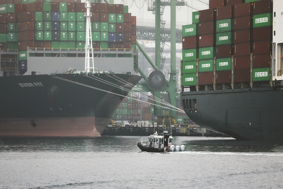 港口拥堵 全球海运供应链吃紧 专家：这种局面将一直持续到明年
