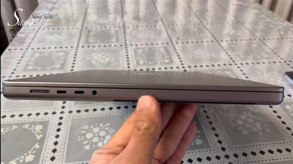 新MacBook Pro抢先开箱：苹果释疑为何要用刘海屏