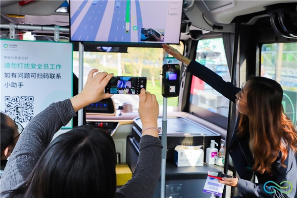 多线齐发，驶入无锡闹市区！轻舟智航发布全国首个公开道路5G自动驾驶网约巴士