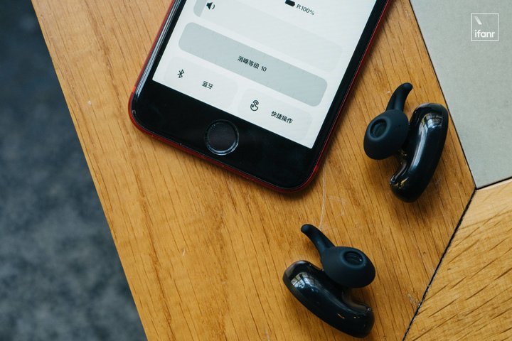 戴上就自动播放音乐，无线耳机为何能认出你的耳朵？