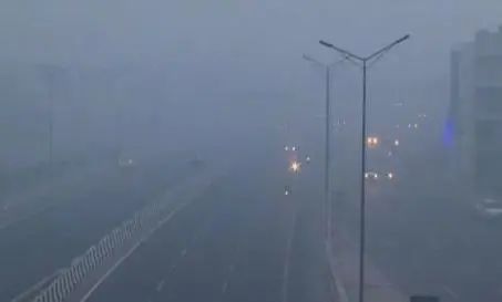 爆竹狂欢！印度首都从“毒雾”中醒来，污染指数飙至999！民众抱怨：“喉咙发痒，眼睛流泪”
