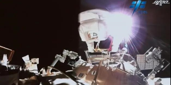 直播中：神舟十三号航天员首次出舱活动 持续6个小时
