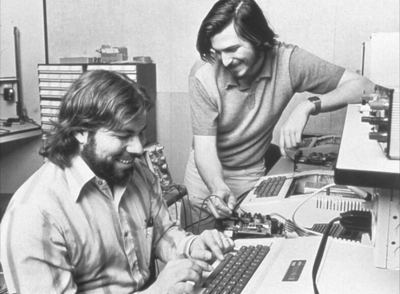 383万！乔布斯纯手工制作的Apple-1电脑将被拍卖
