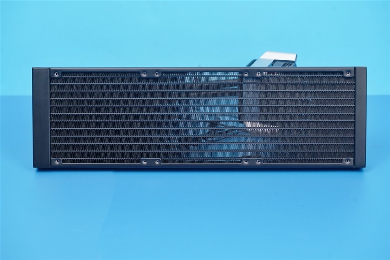 风冷与水冷优点集于一身！鑫谷昆仑KL-360 ARGB水冷散热器评测：能给主板降温