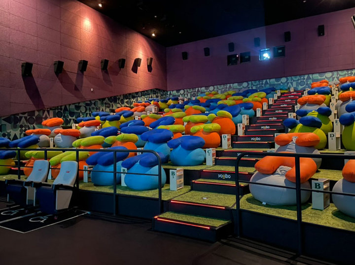 为什么电影院座椅大多都是「红色」的？