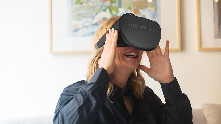 「电子止痛药」来了，戴上 VR 眼镜就能治腰疼，这是怎么做到的？