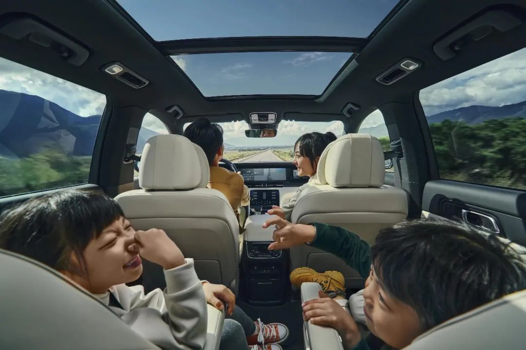 打破中国品牌30万售价汽车销量天花板：理想ONE月销破1.3万