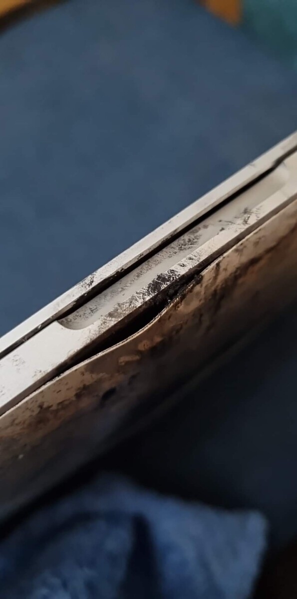 MacBook Pro起火烧伤用户：疑因锂电池导致