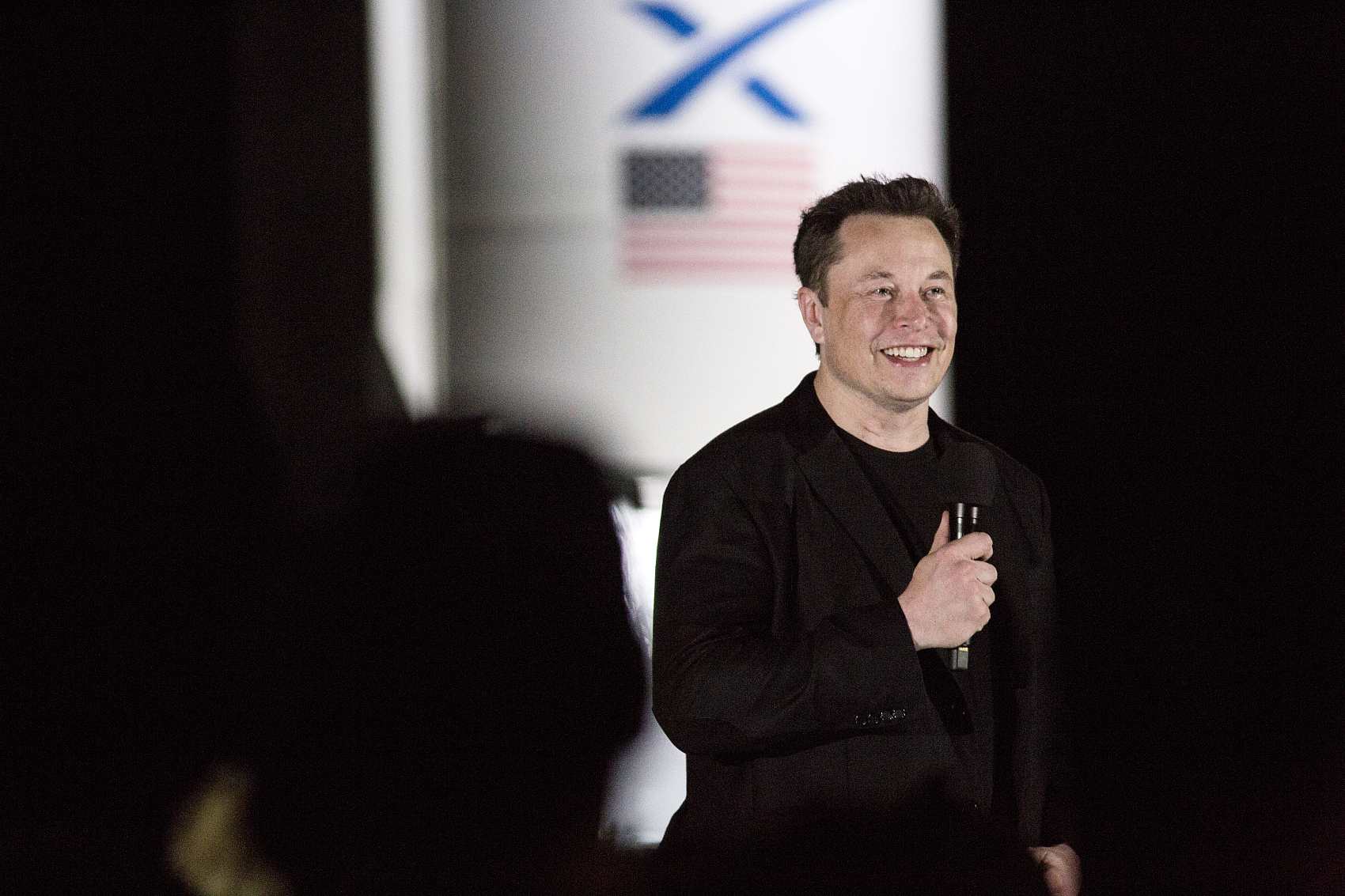 马斯克终于卷起来了！谎称SpaceX要破产，只为激励员工加班