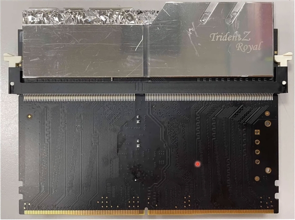 华硕开发内存转接卡：DDR5主板也能用DDR4
