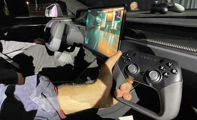 特斯拉拟推出专用游戏手柄 让“乘客”更好的在车上玩游戏？