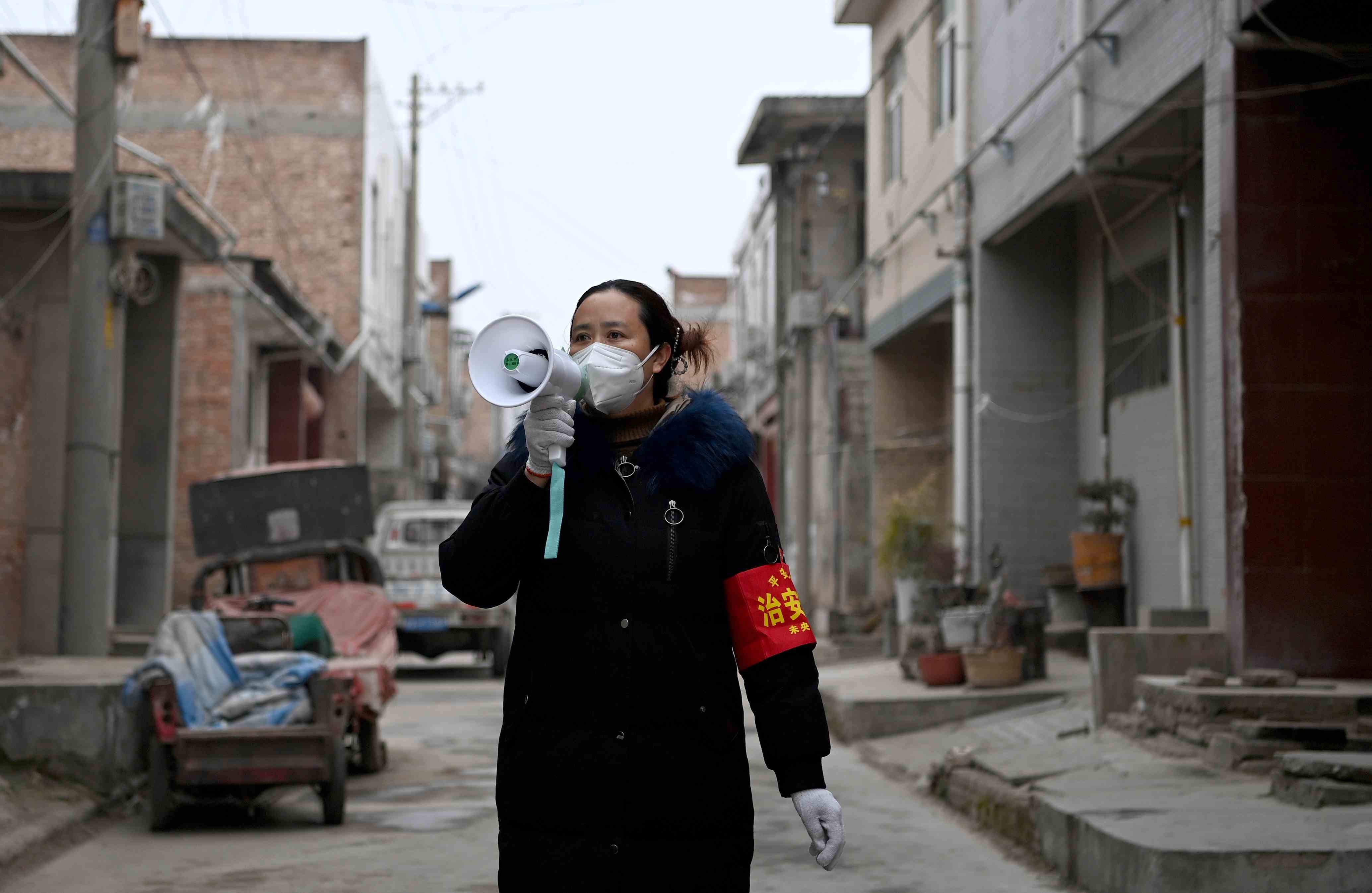 新华全媒+|“暂停”下的忙碌，西安一座城中村里的“防疫十二小时”