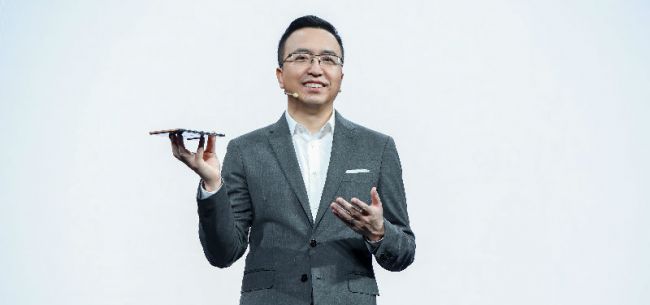 荣耀发布首款折叠屏手机MagicV   赵明称行业内折叠屏产量将在2022年被快速放大