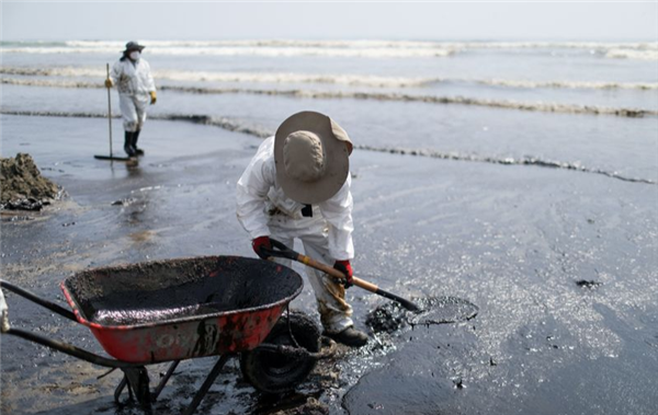 汤加火山爆发致秘鲁油轮泄漏：已污染大面积海滩