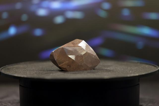 全球最大切割钻石亮相迪拜 预估成交价至少500万英镑！专家：该钻石或来自外太空